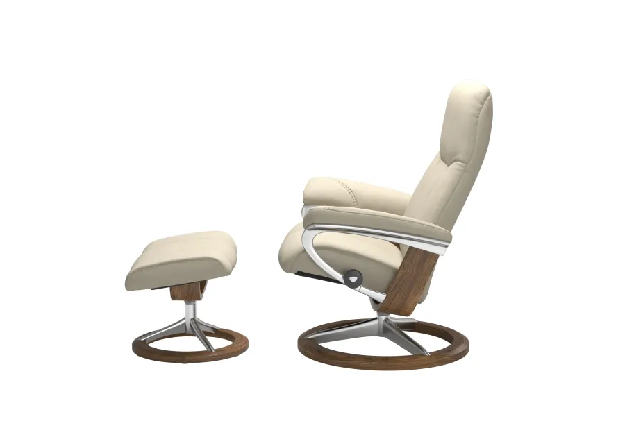 STRESSLESS CONSUL SIGNATURE BASE CHAIR AND OTTOMAN IN BATICK CREAM/TEAK - SMALL