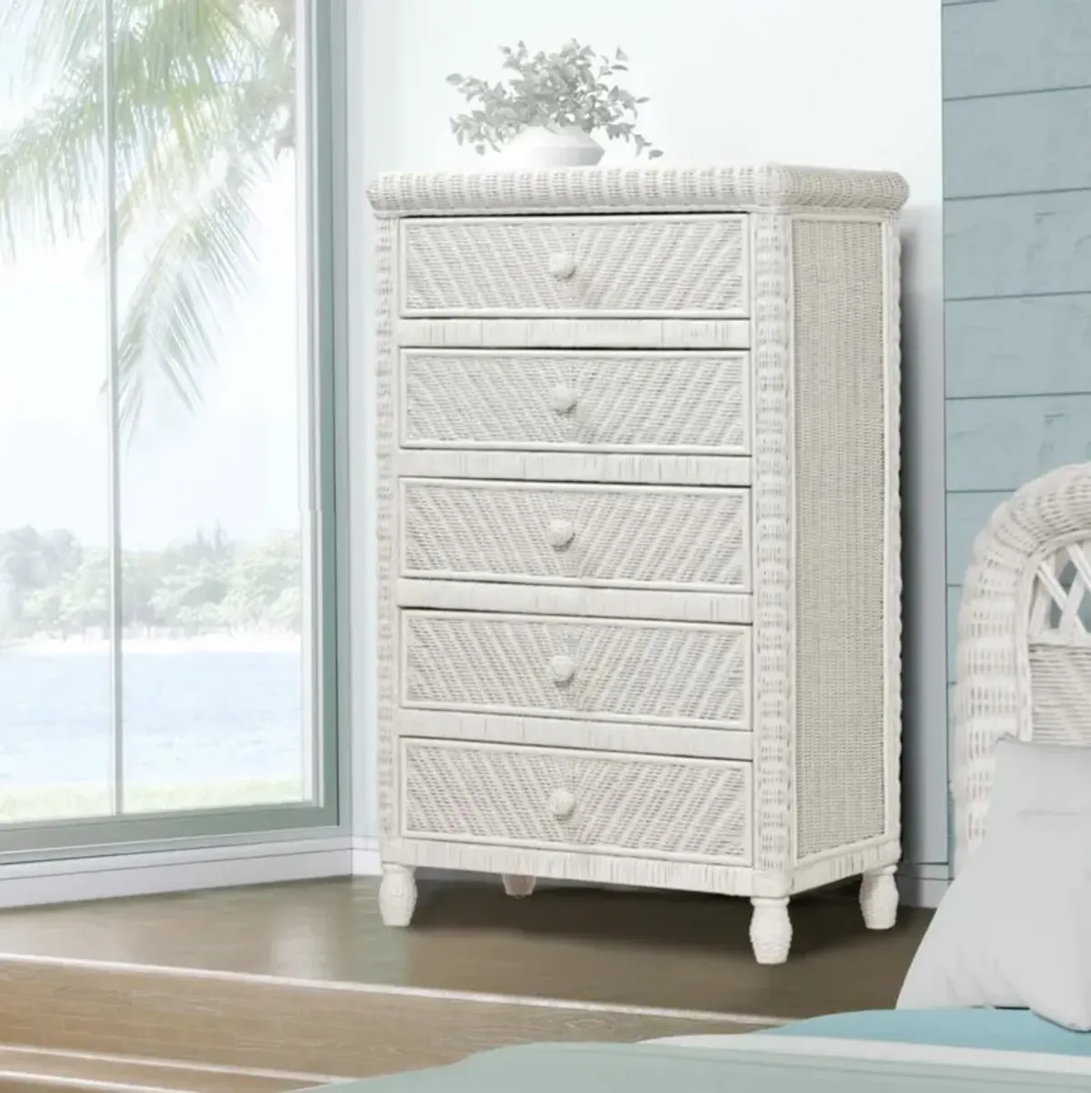 Seawinds Santa Cruz 5-Drawer with Glass Top White Finish Chest