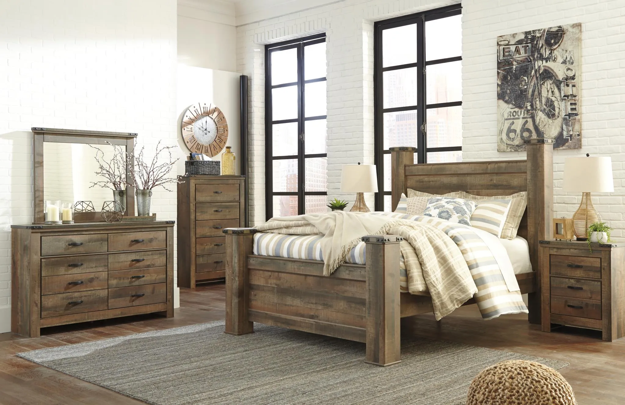 TRINELL QUEEN POSTER BED BROWN SIGNATURE DESIGN