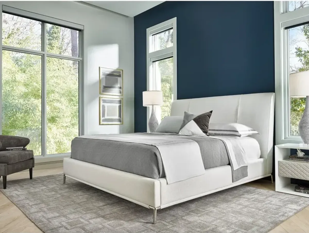 Universal Modern Conway Hyde Snow King Bed