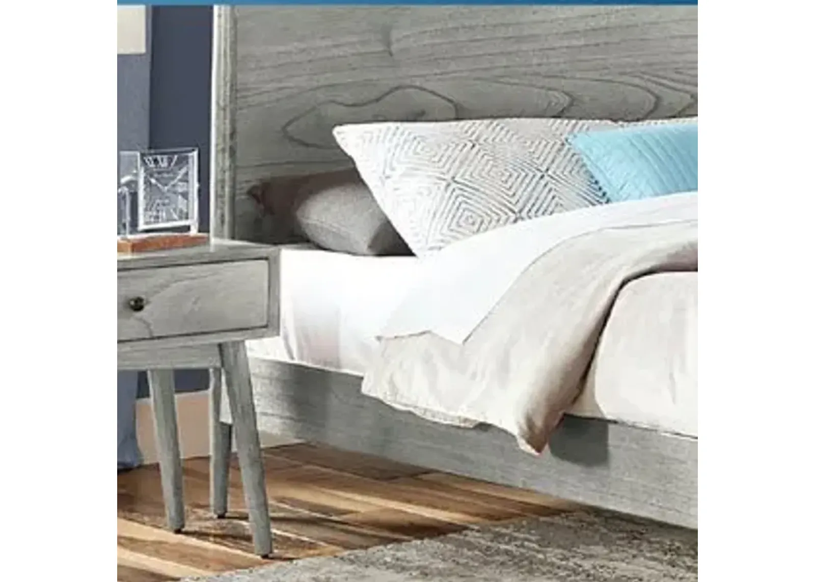 Sunny Designs American Modern Grey Queen Panel Bed