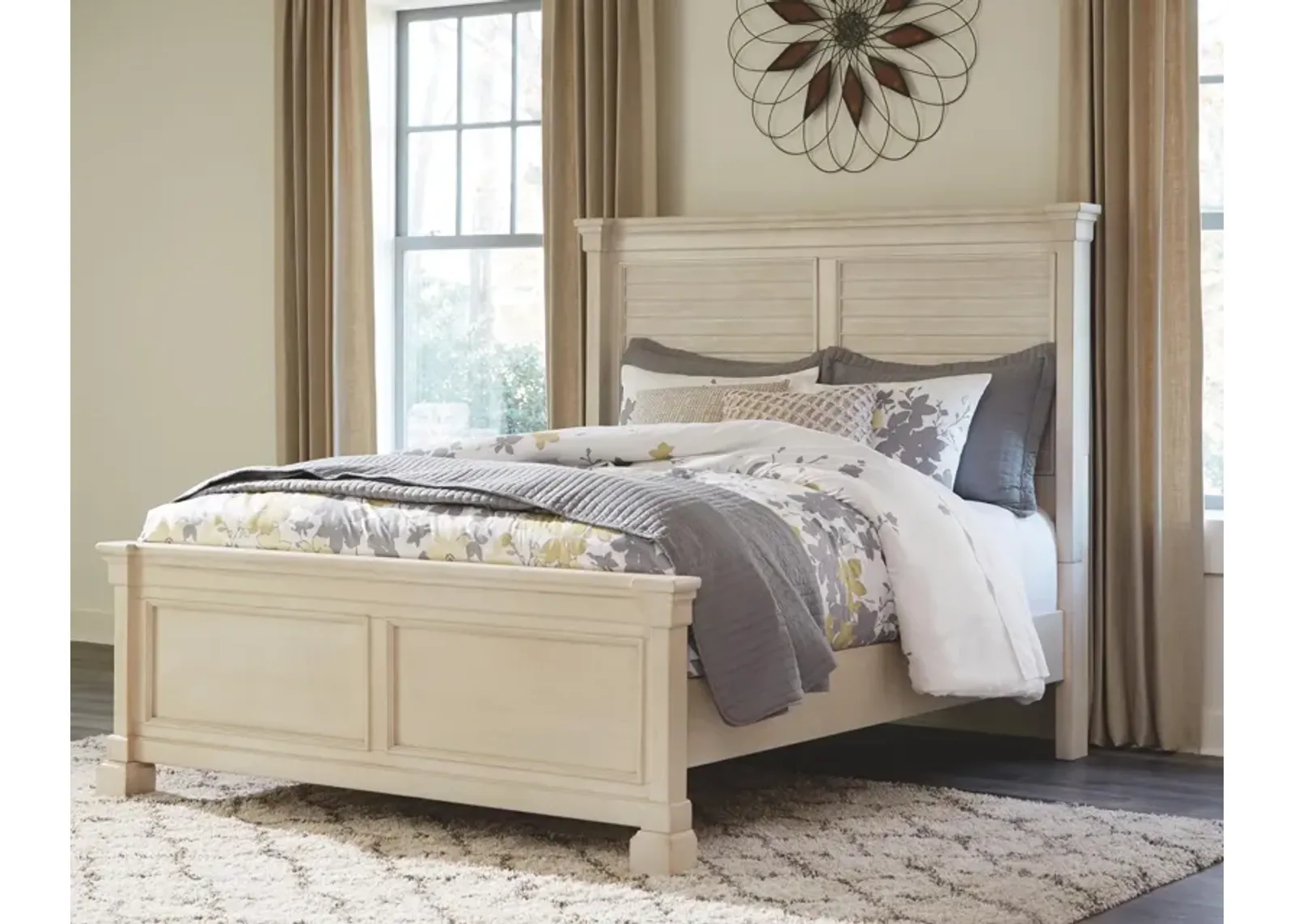 Bolanburg Panel Bed - Queen - Antique White