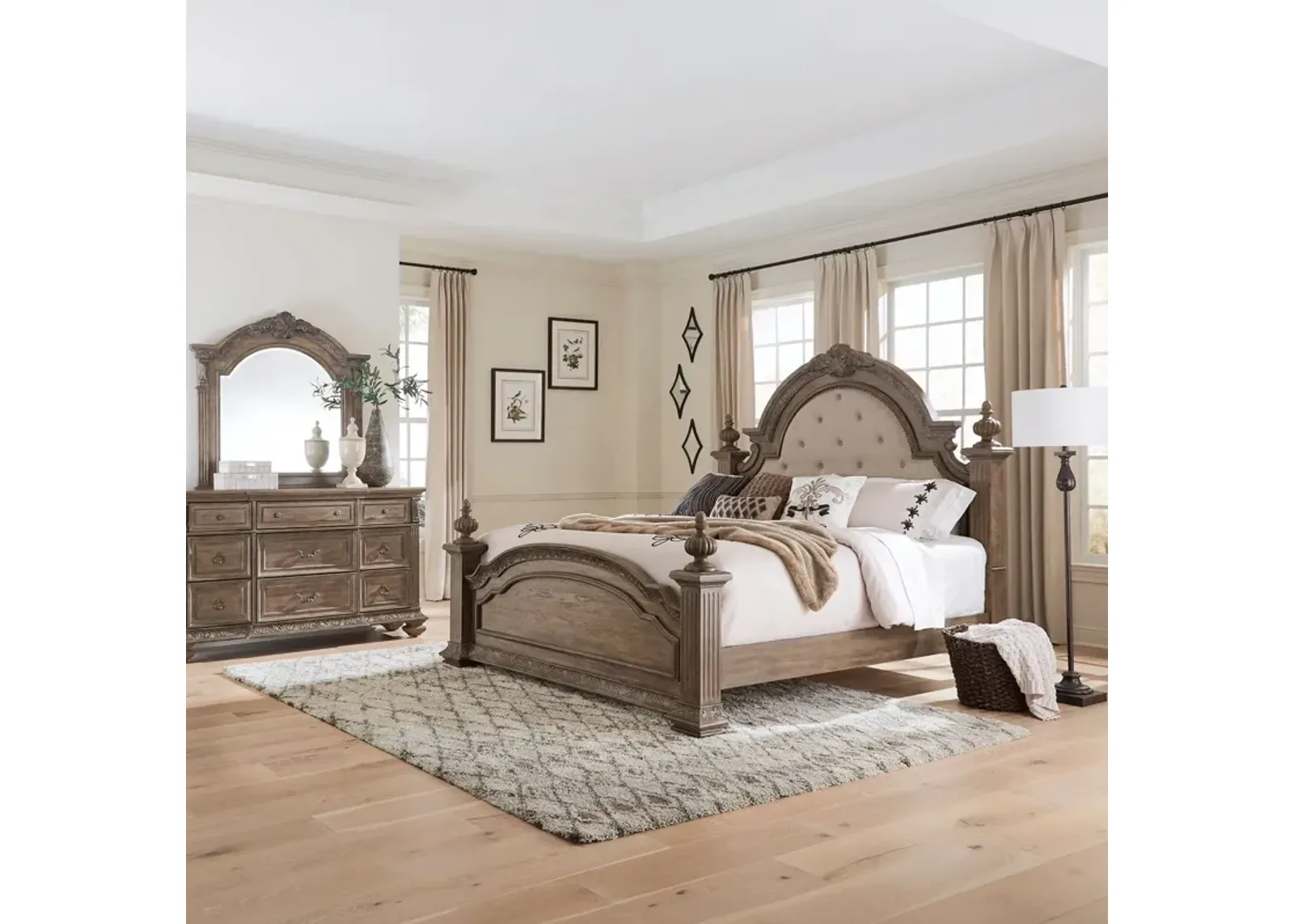 Complete Queen Bedroom Set Poster Bed, Dresser & Mirror Carlisle