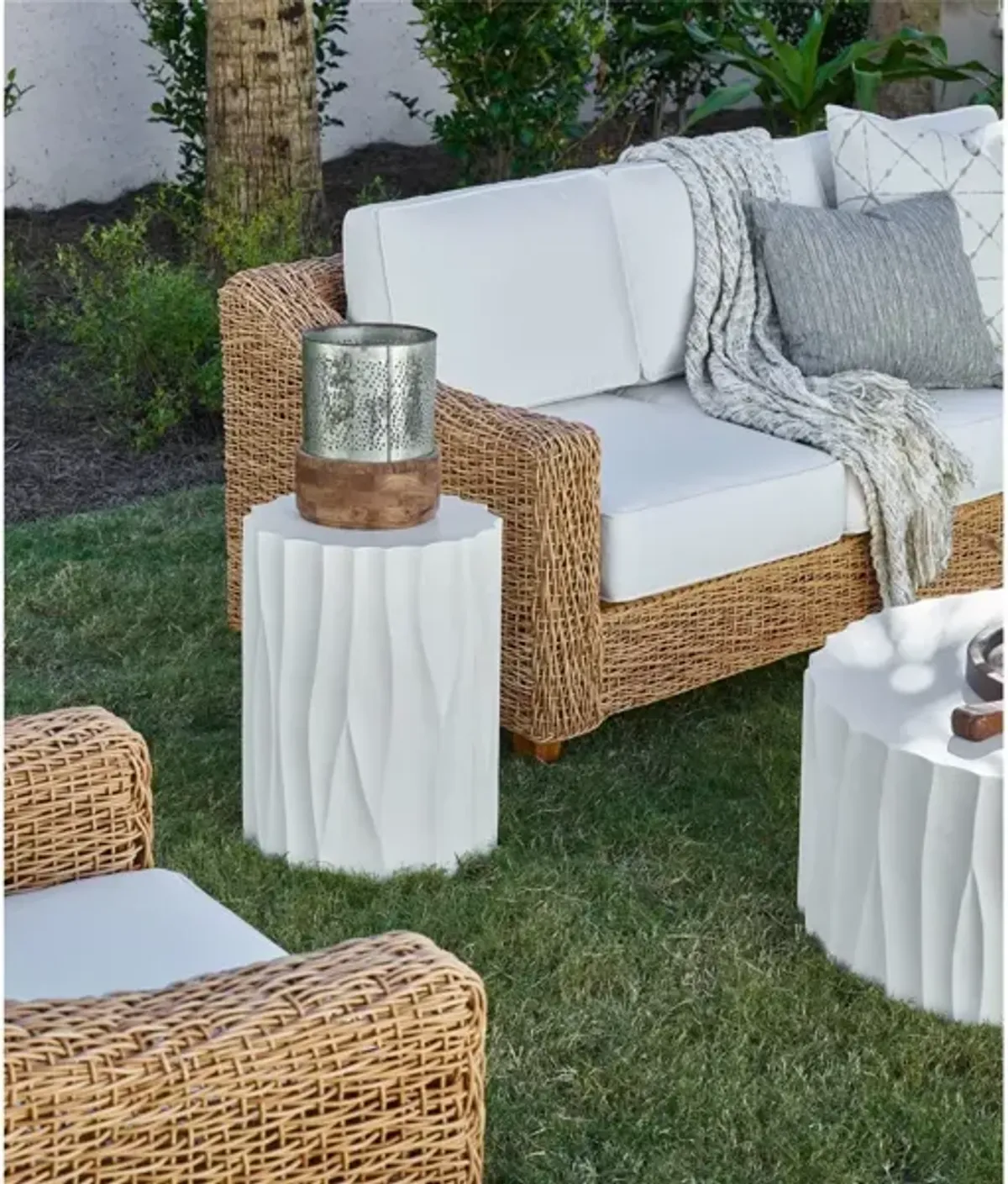 Universal Coastal Living Outdoor Geneva Abaco White End Table