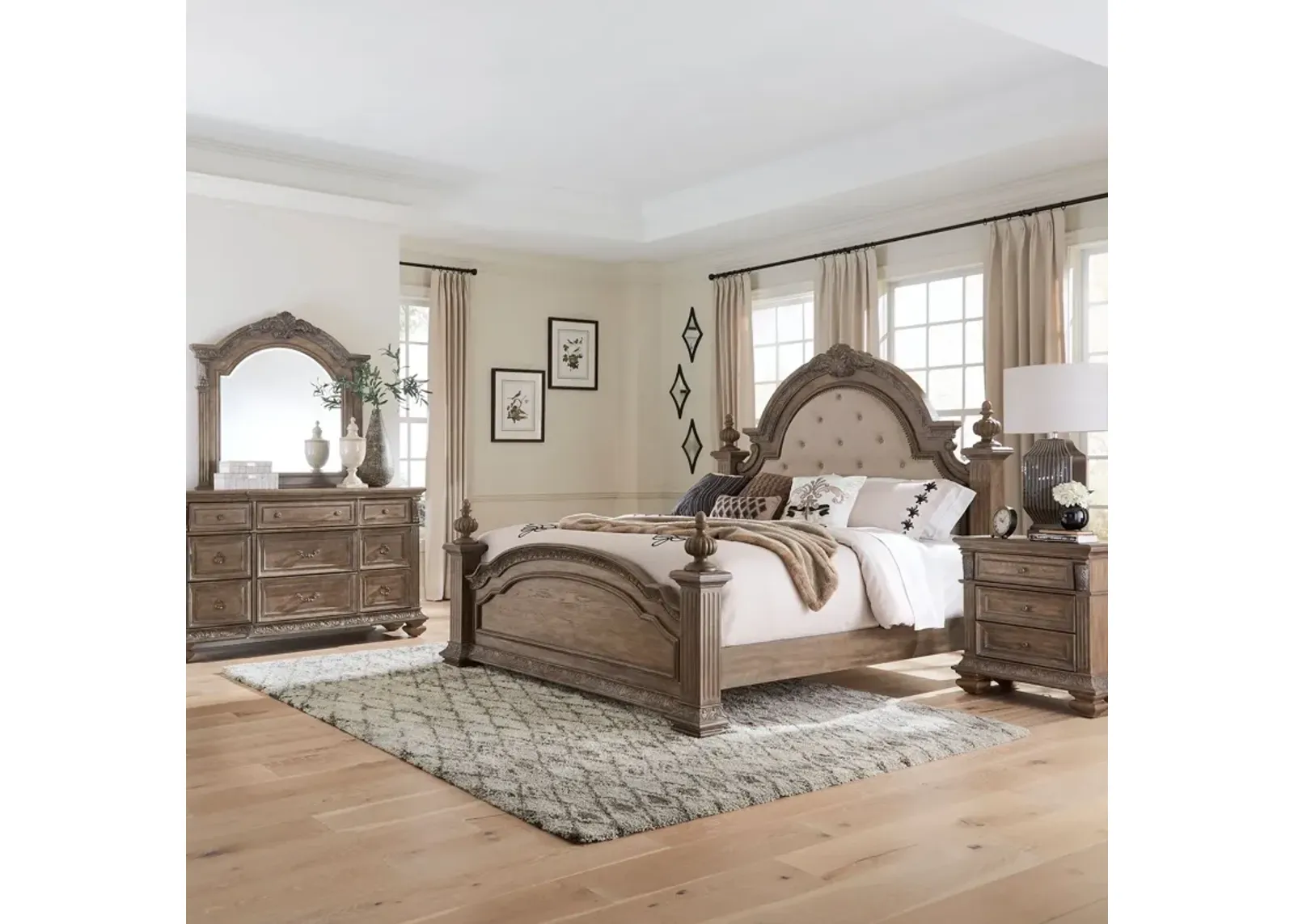 Liberty Furniture Complete Queen Bedroom Set Poster Bed, Dresser, Mirror & Nightstand Carlisle Court