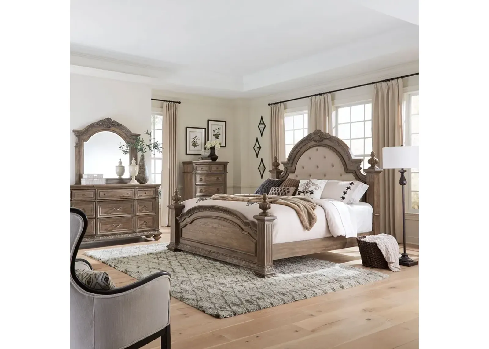 Liberty Furniture Complete Queen Bedroom Set Poster Bed, Dresser, Mirror & Chest Carlisle Court