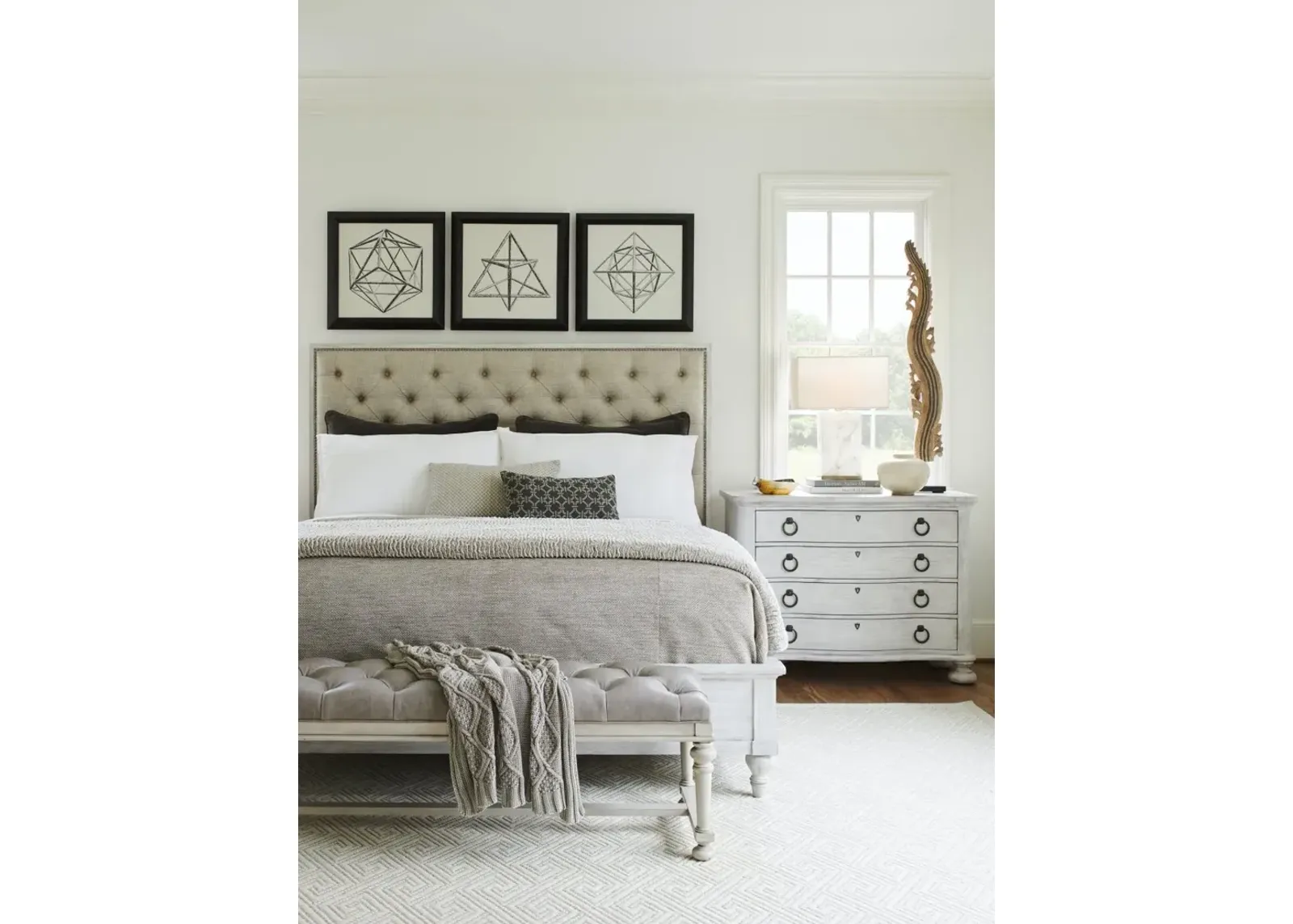 SAG HARBOR TUFTED UPHOLSTERED BED 5/0 QUEEN OYSTER BAY