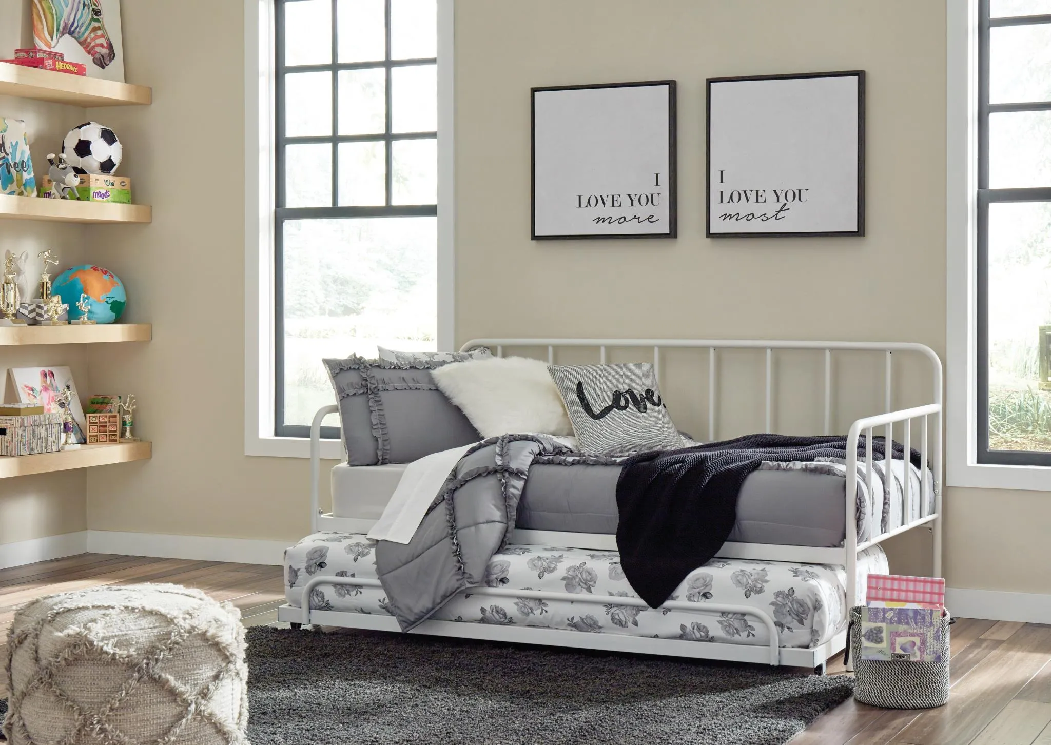TRENTLORE TWIN METAL DAY BED WITH TRUNDLE WHITE SIGNATURE DESIGN