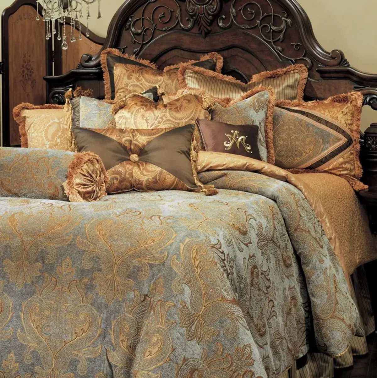 Amini Queen Elizabeth 12-Piece Comforter Set