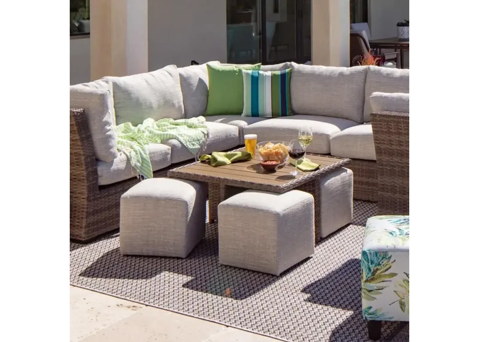 Cabo 4pc Sectional: 2 Armless Chairs & 2 Corners