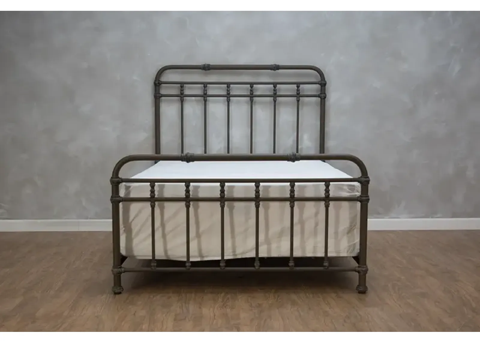 Wesley Allen LAREDO QUEEN BED