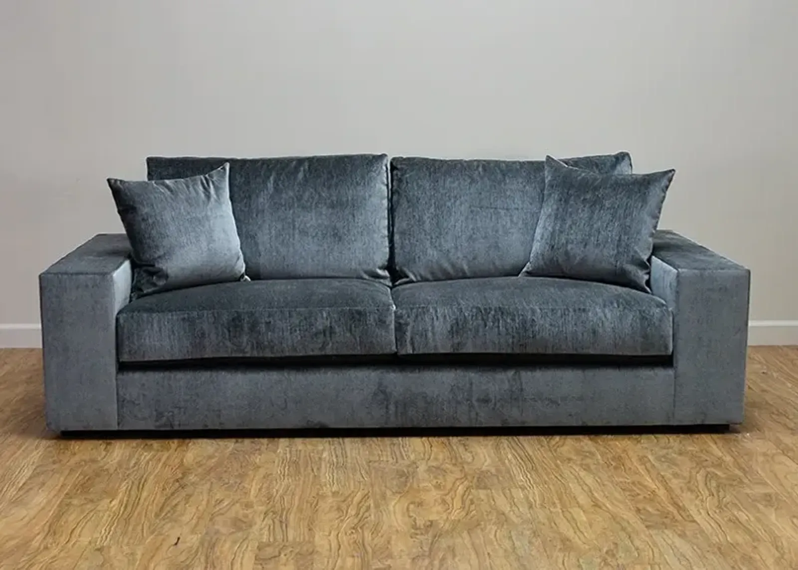 Vanguard LUCCA SOFA