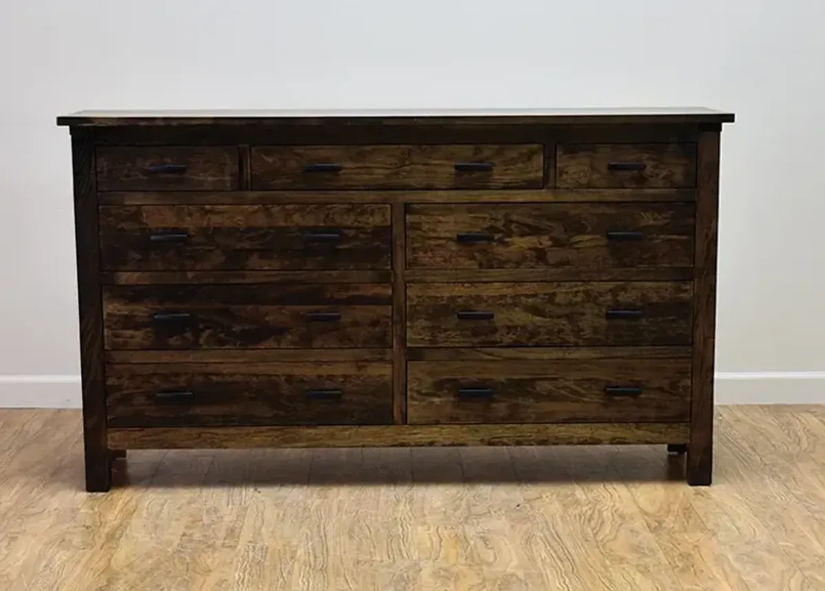 Daniel's Amish GREENFIELD NINE DRAWER DRESSER