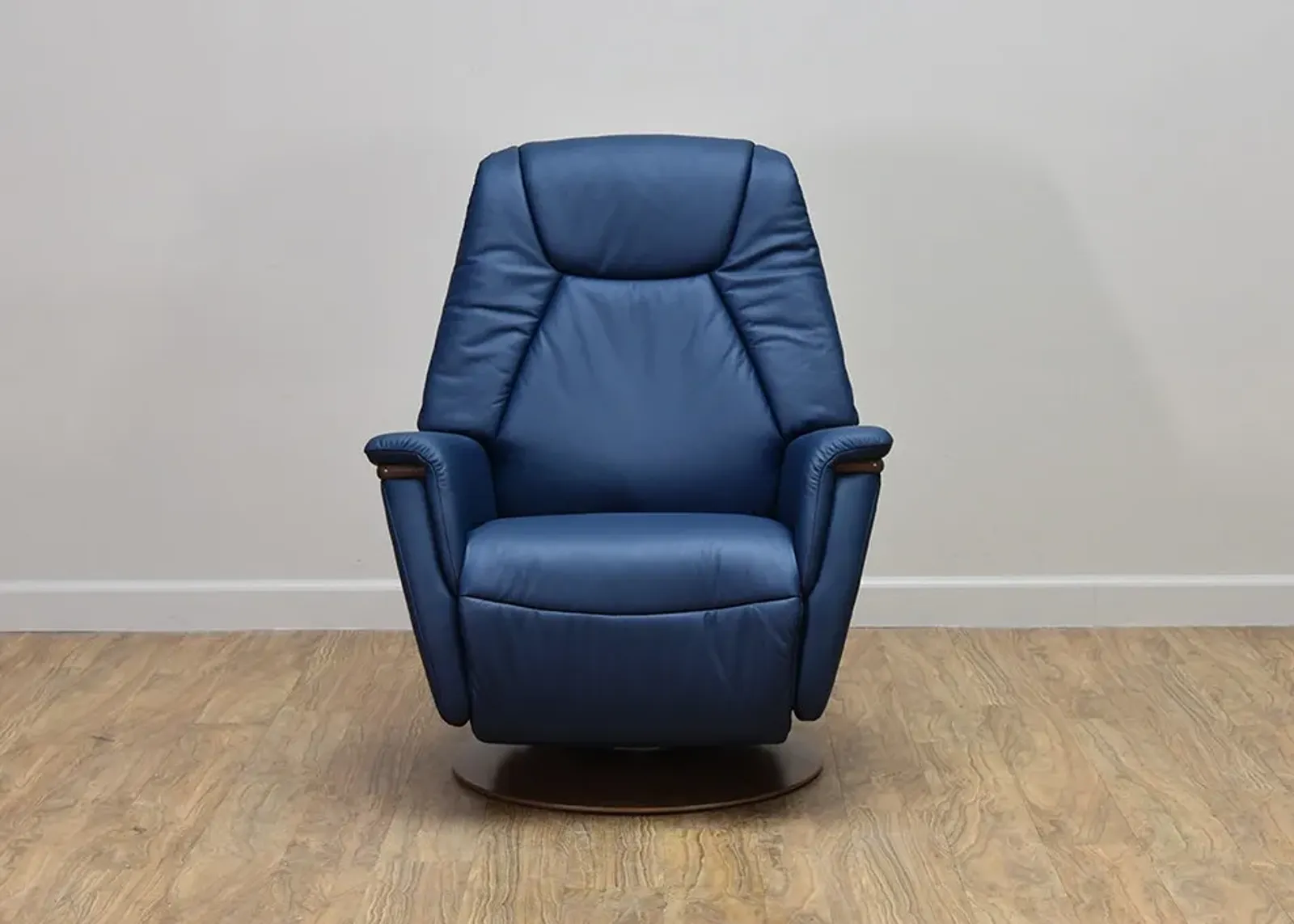 Stressless by Ekornes MAX MEDIUM-OXFORD/WALNUT