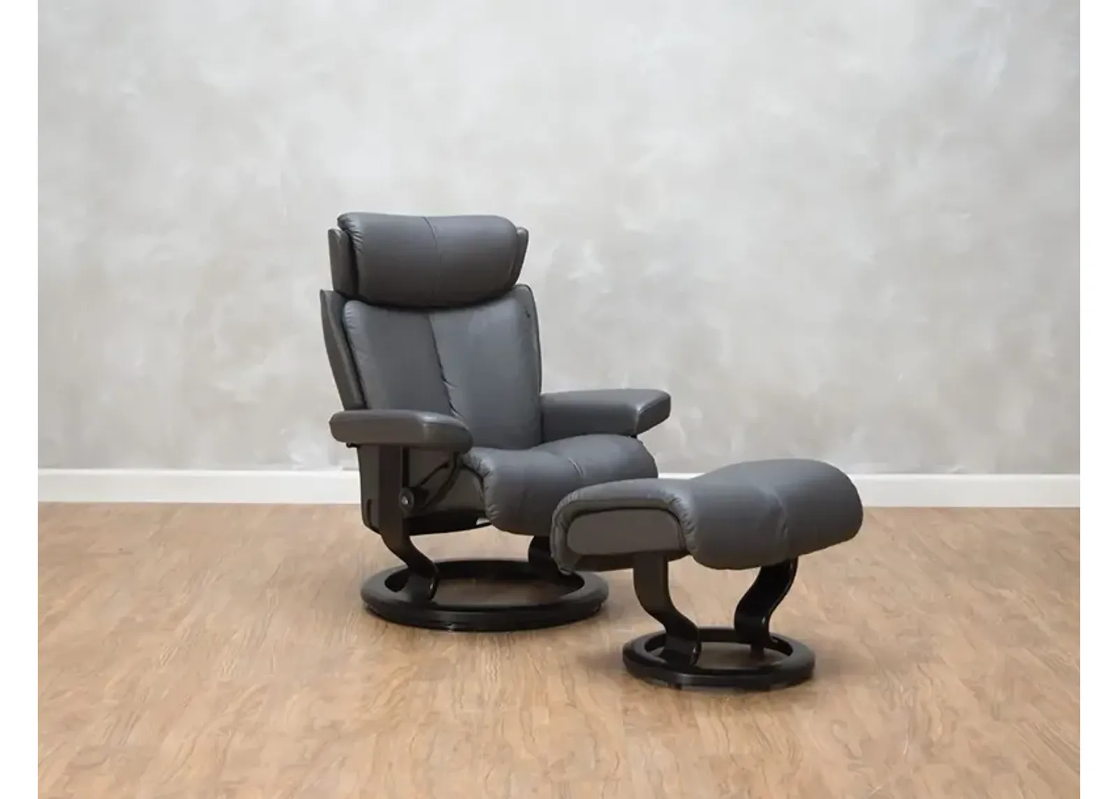 Stressless by Ekornes Magic Medium Chair & Ottoman