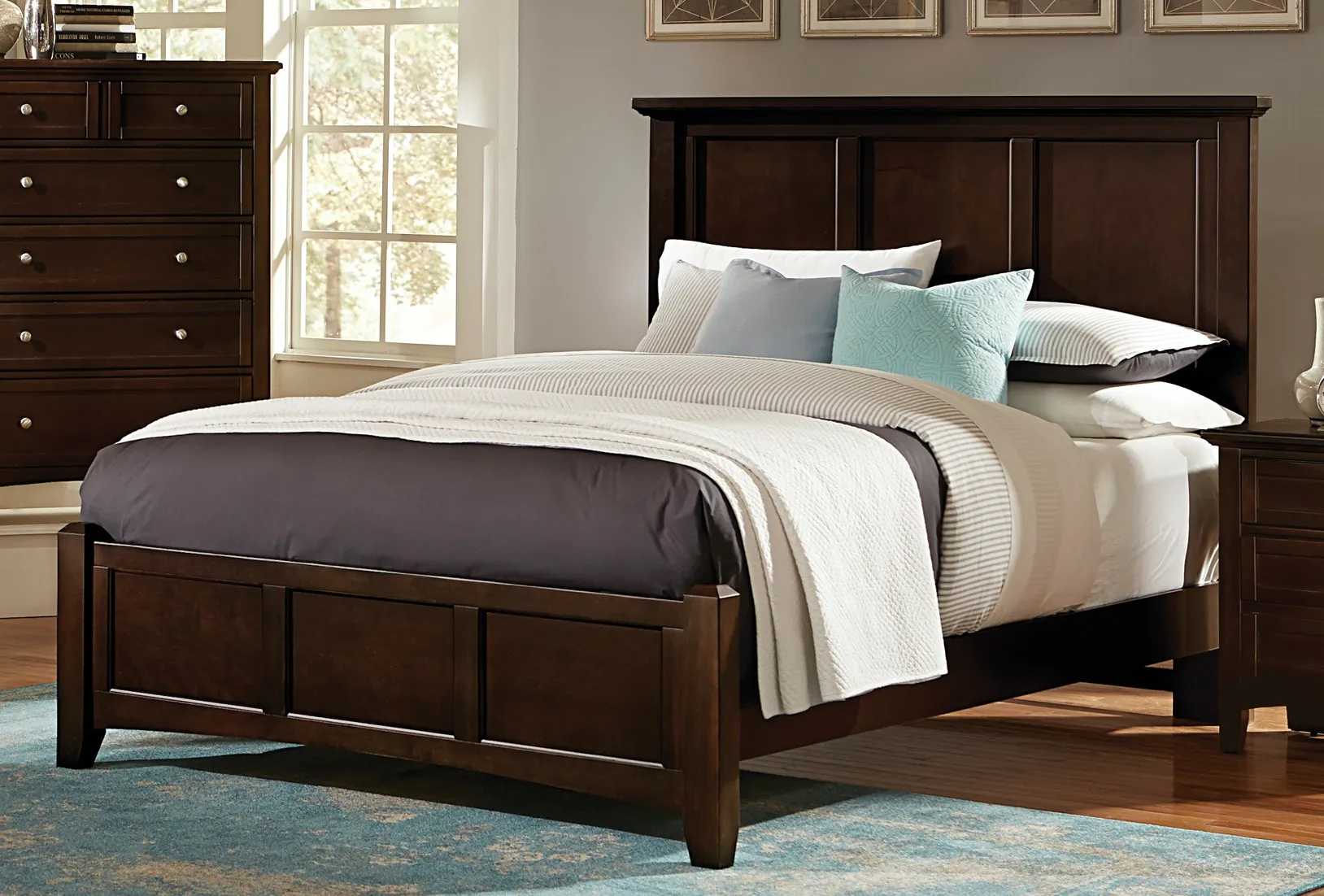 Vaughan-Bassett Furniture Company Bonanza King Panel Bed