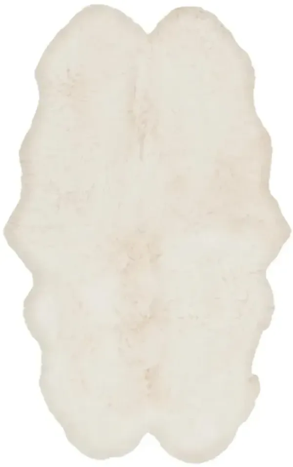 Nylah Modern Classic Ivory Sheepskin Rug - 4'x6'