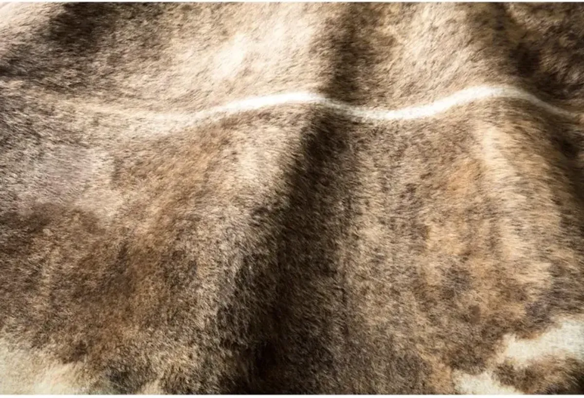 Xyra Rustic Lodge Brown Faux Hide Rug - 3'10"x5'