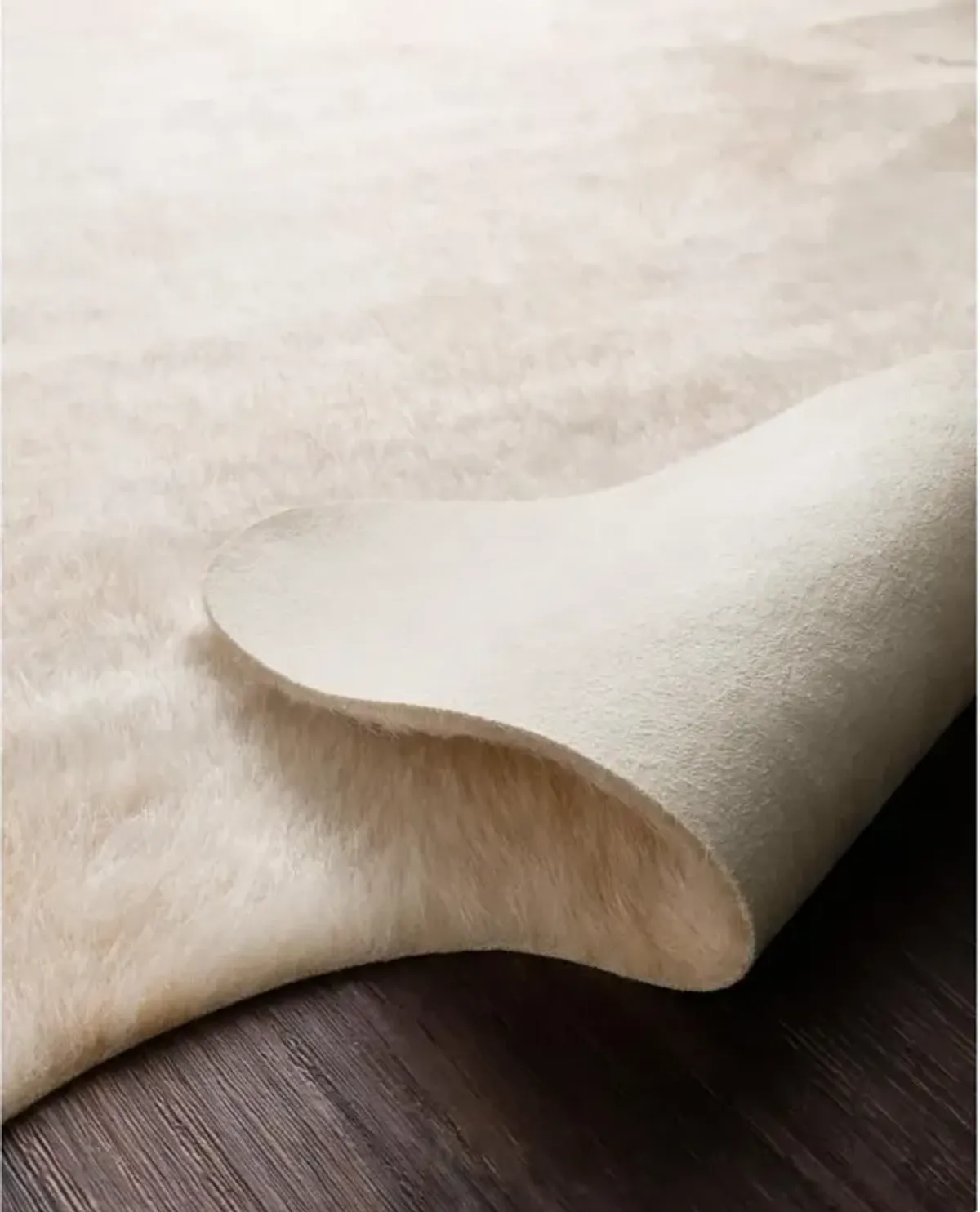 Xyra Rustic Lodge Ivory Faux Hide Rug - 3'10"x5'