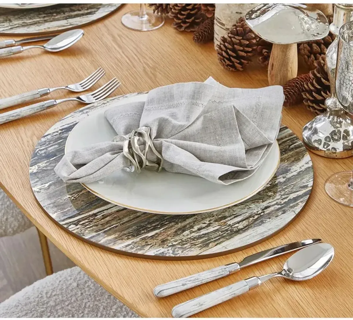 Flux Hollywood Regency Silver Aluminum Napkin Ring - Set of 4