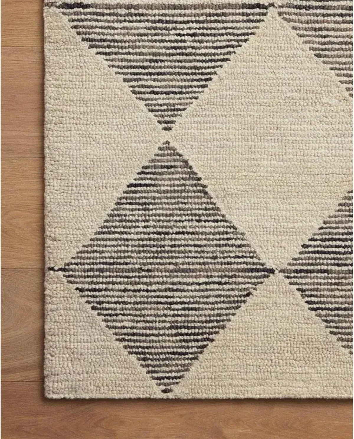 Kaelith French Country Beige Wool Diamond Patterned Rug - 2'x5'