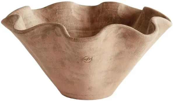 Elara French Country Tan Clay Scalloped Outdoor Pot Planter