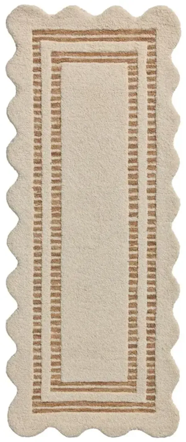 Thoren Updated Traditional Cream Wool Scalloped Patterned Rug - 2'6"x7'6"