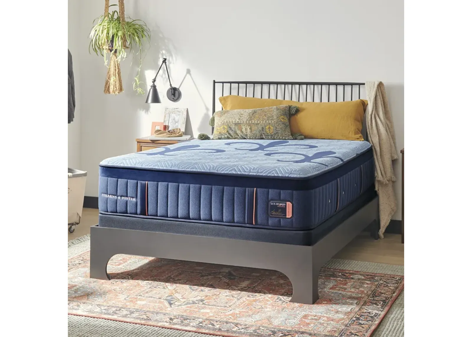 Stearns & Foster Lux Hybrid Medium Queen Mattress