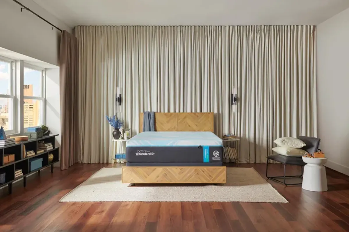 TEMPUR-LuxeBreeze Medium Hybrid King Mattress