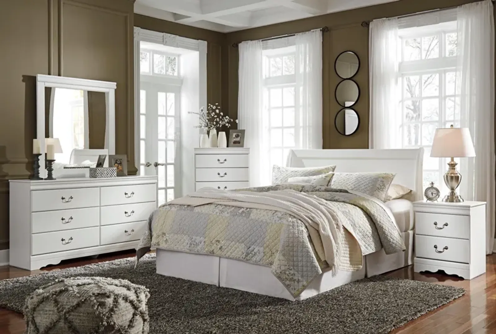 Anarasia 4-Piece Queen Sleigh Bedroom Set