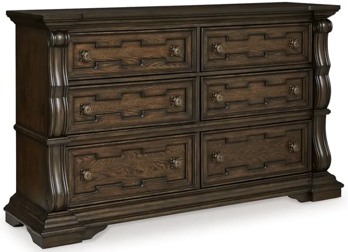 Maylee Dresser