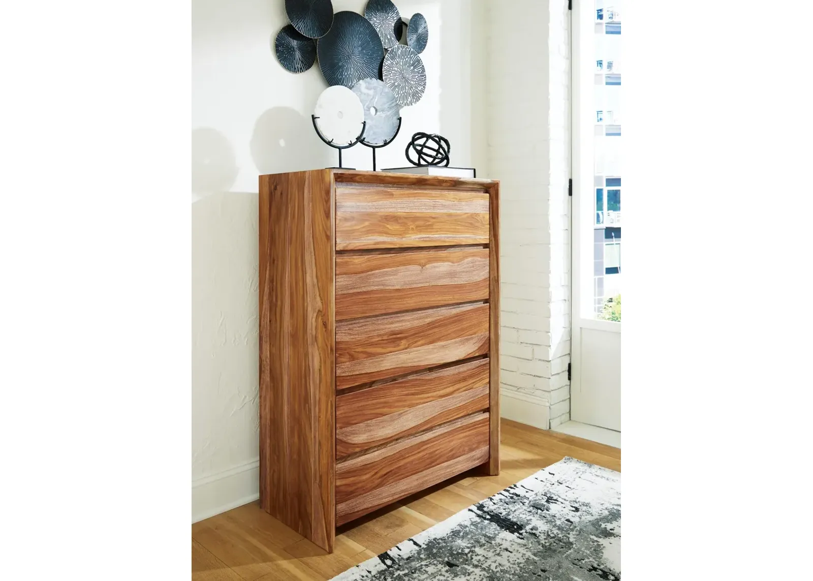 Dressonni Chest of Drawers