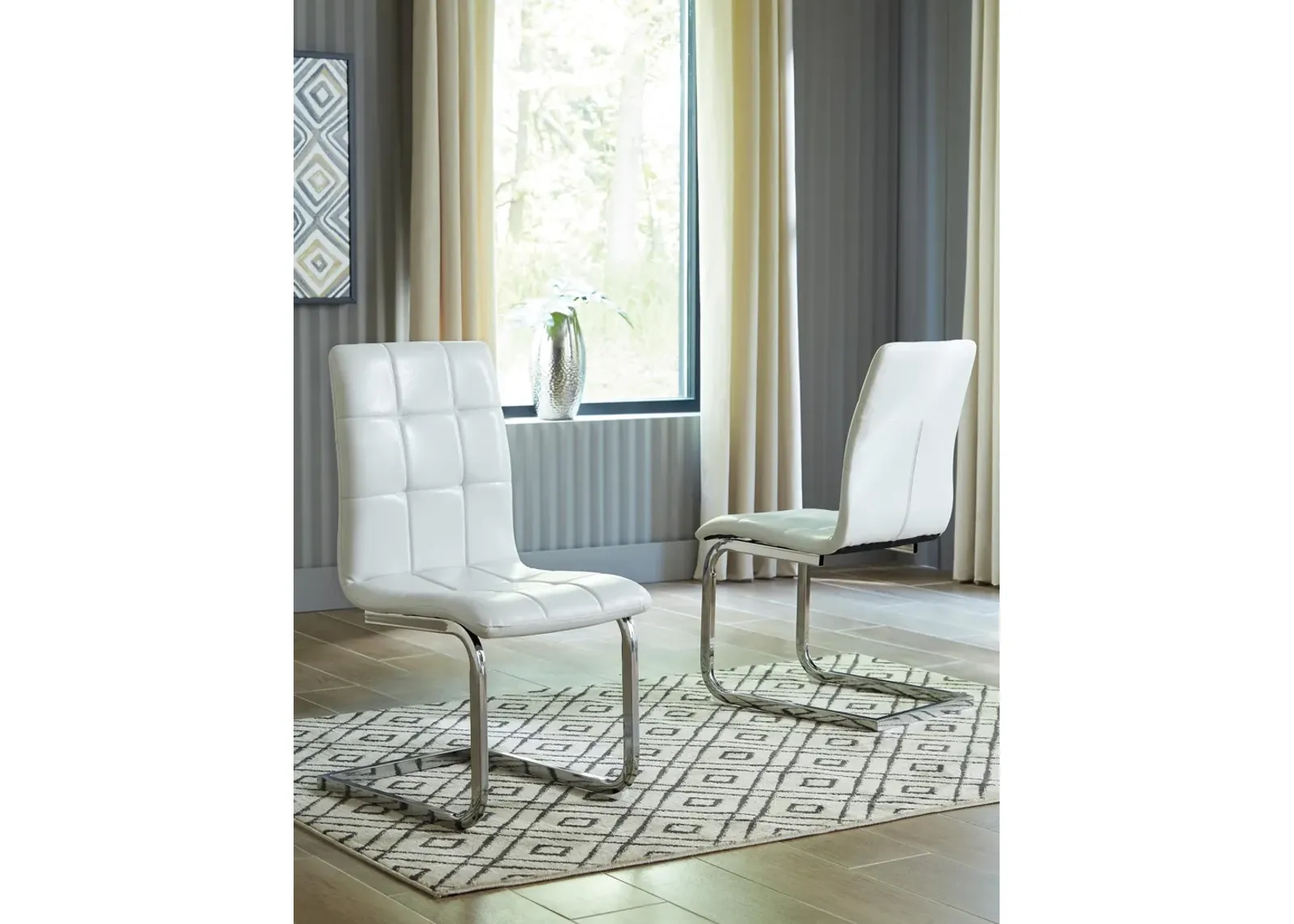 Madanere Dining Chair (Set of 4)