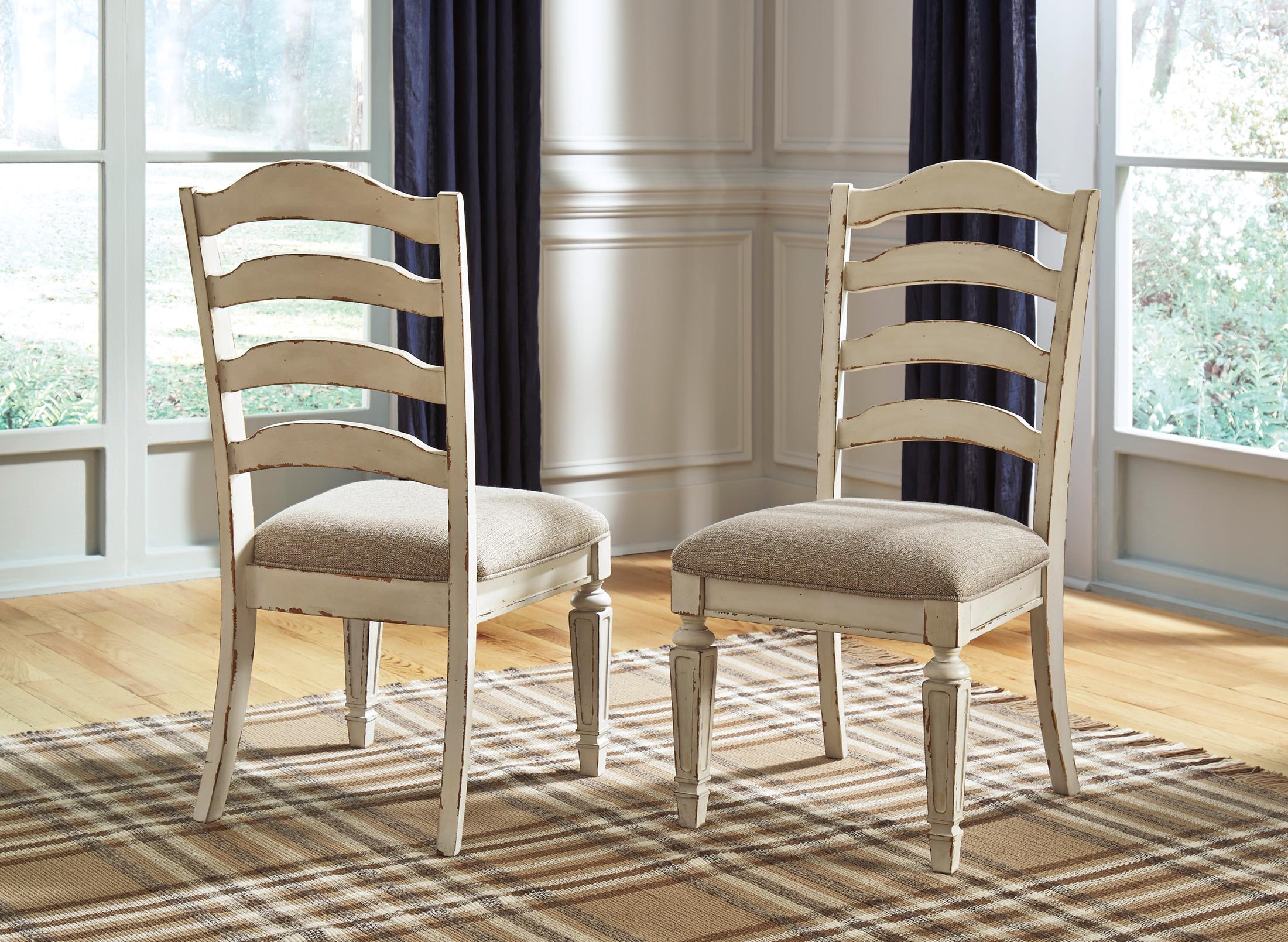 Realyn Dining Chair (Set of 2)