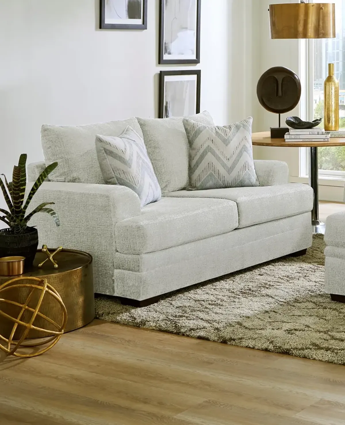 Perla Loveseat