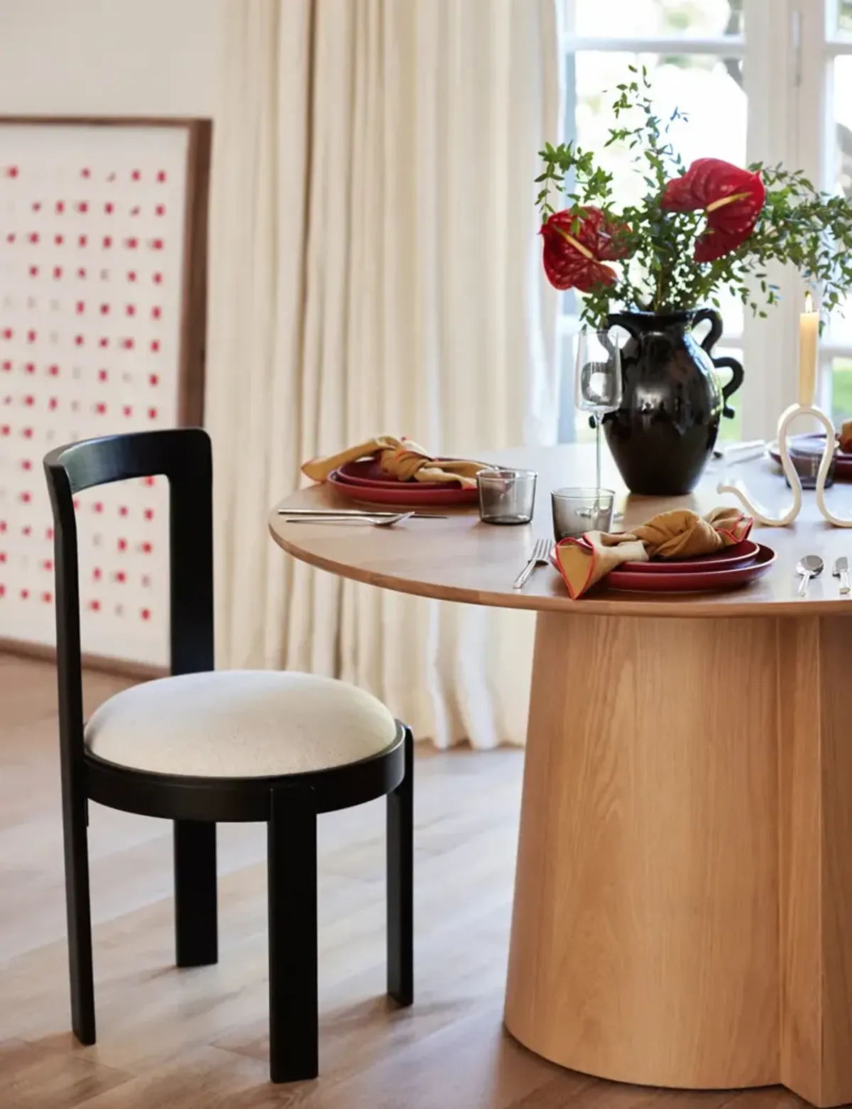 Pau Round Dining Table