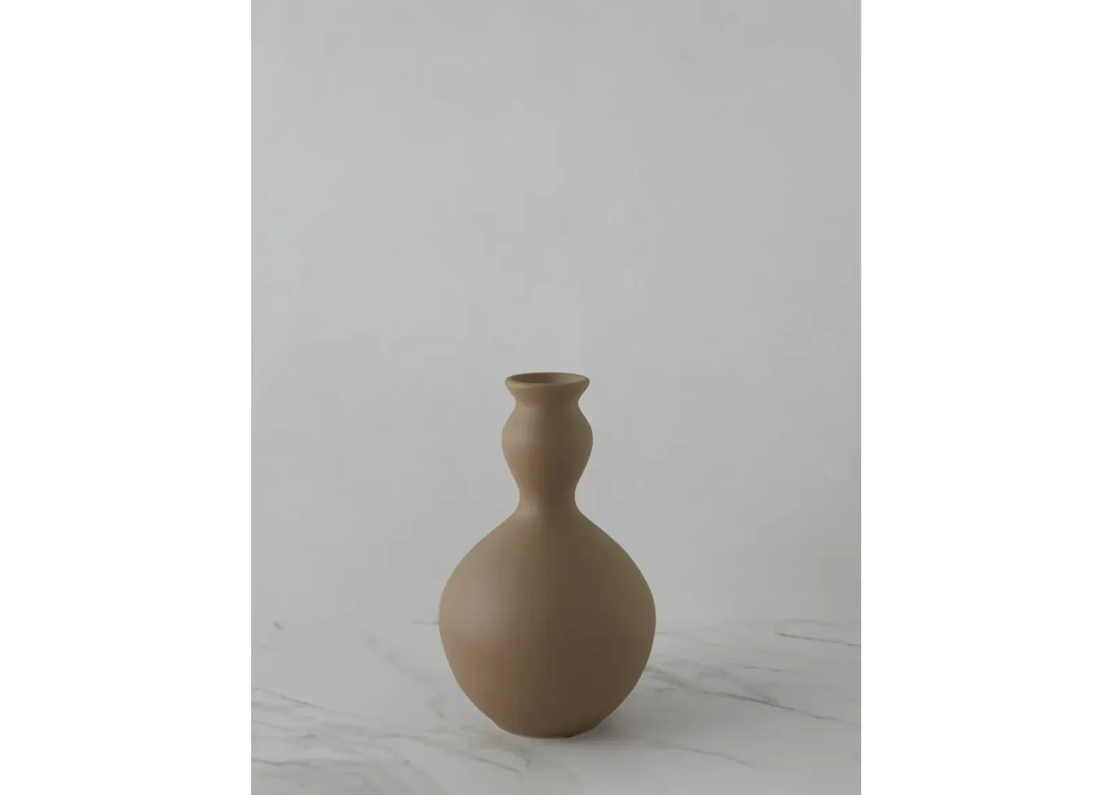 Elias Vase