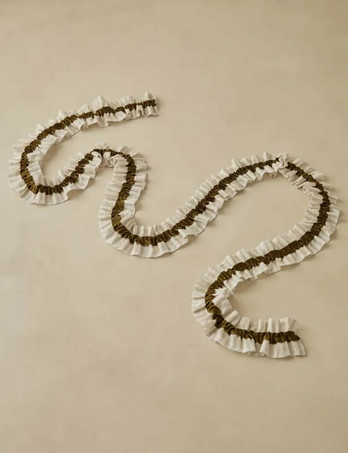 Carlen Linen Satin Garland