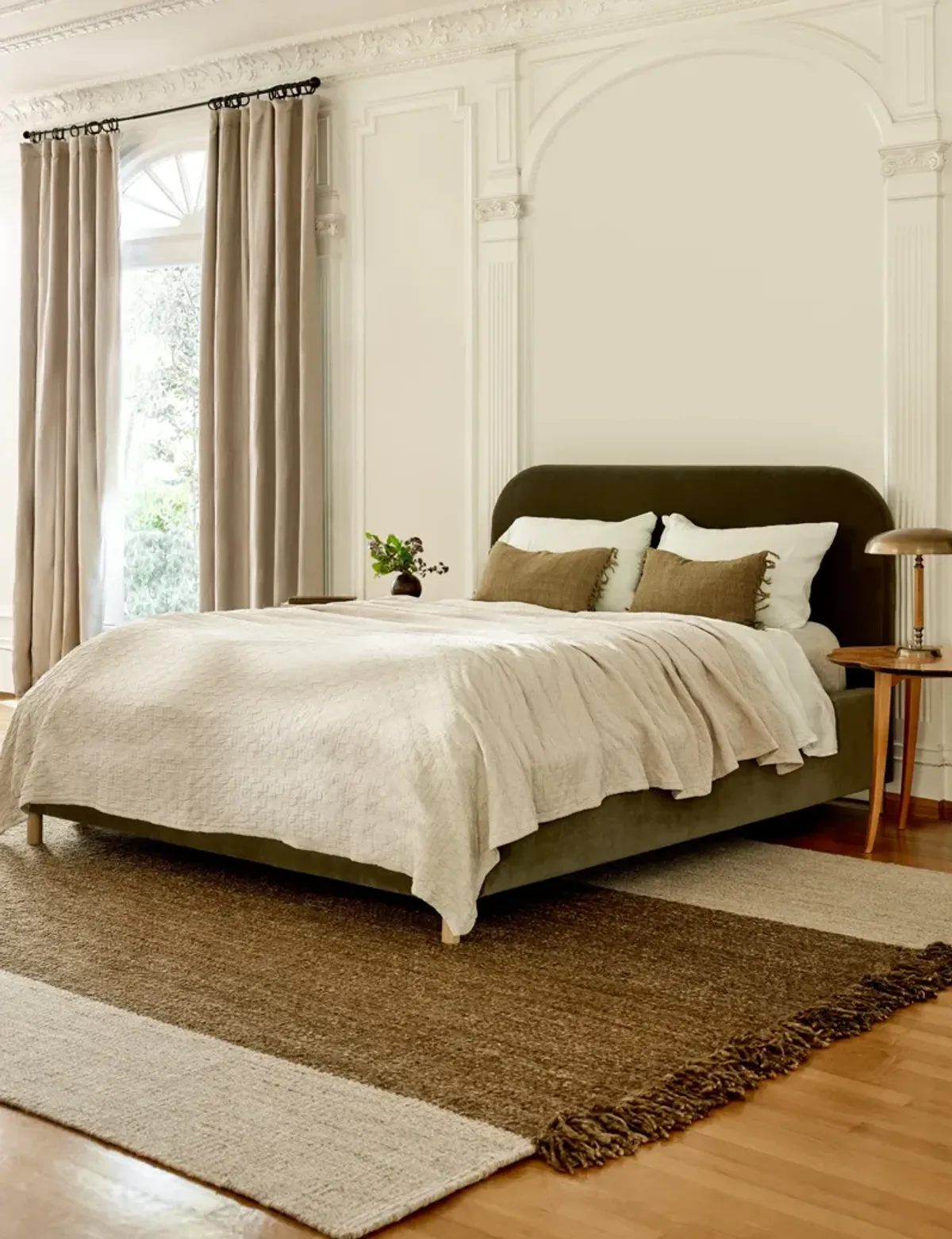 Solene Platform Bed