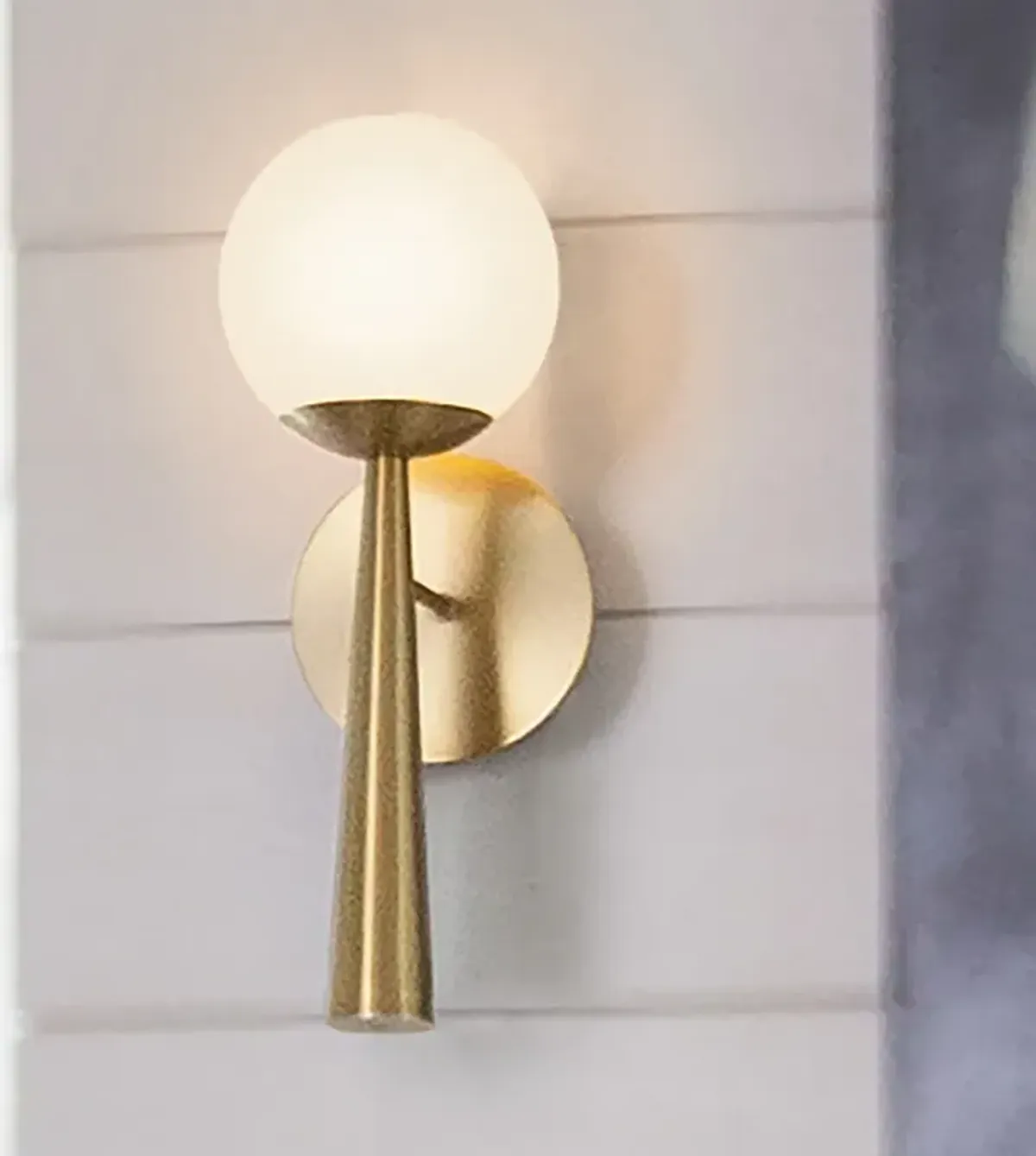 LARK IZZY Medium Single Light Sconce Lacquered Brass