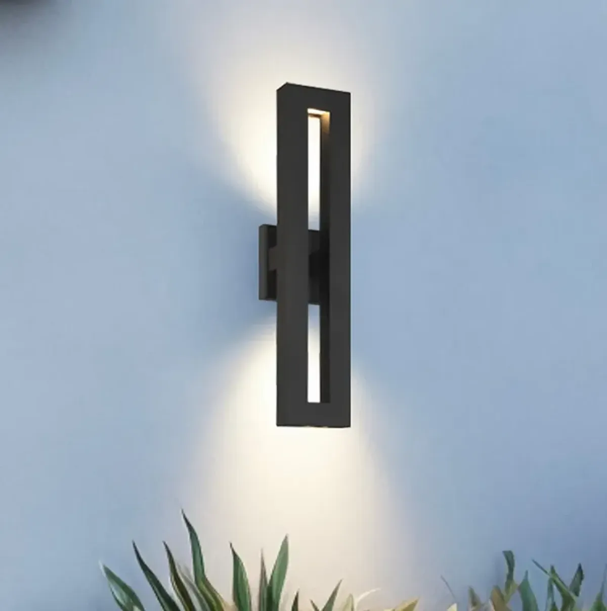Great Outdoors Paddock 1-Light 5-in Black Outdoor Wall Mount with Shade