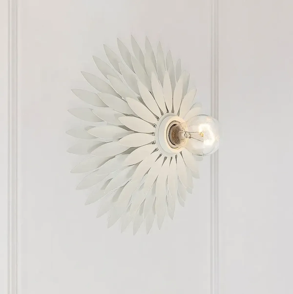 Broche 1 Light Matte White Sconce