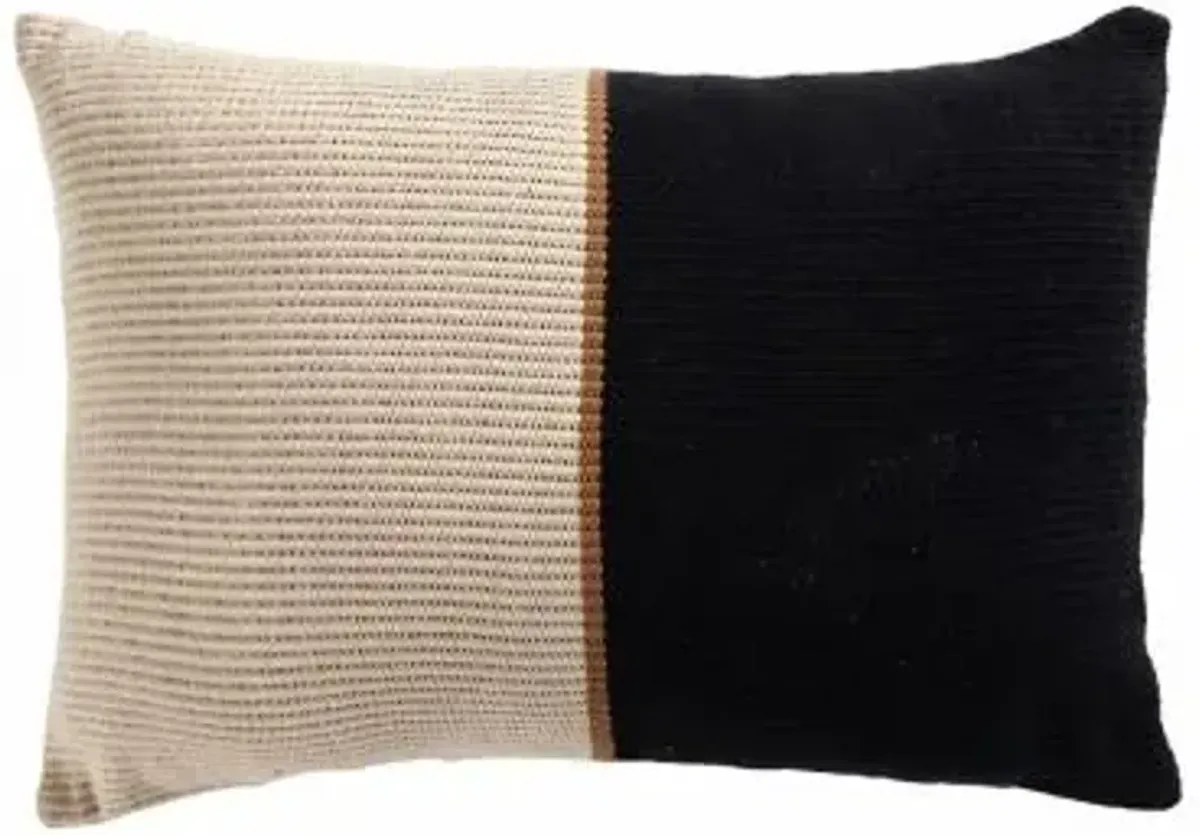 Merido Black Pillow