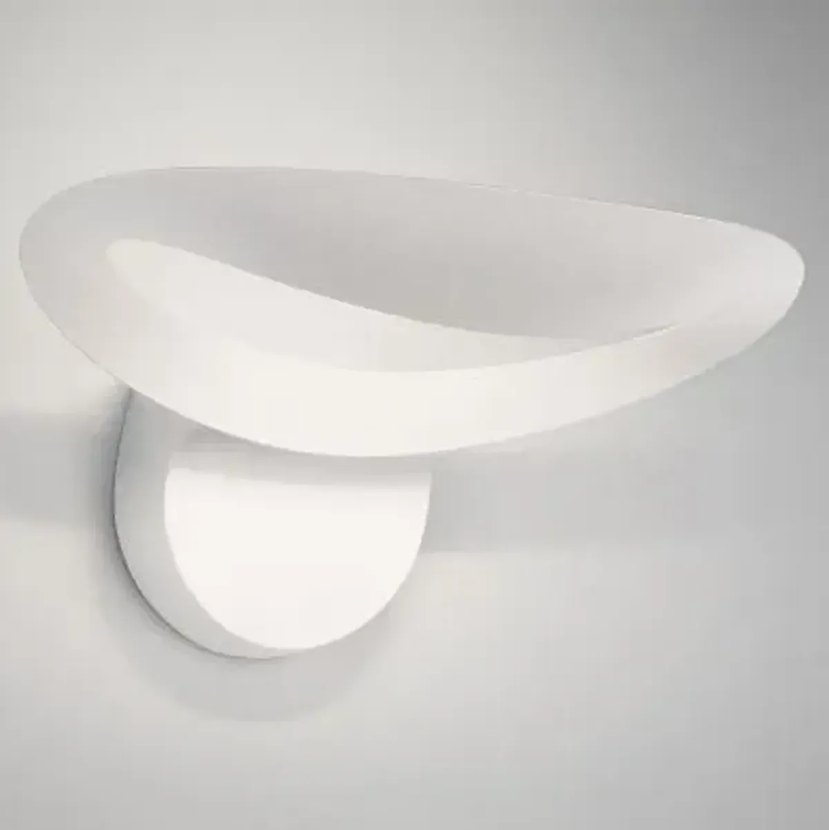 Mesmeri Wall Sconce