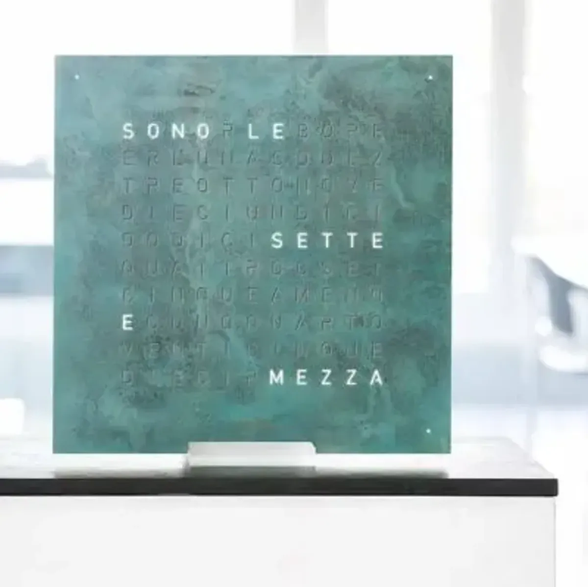 EARTH 45 CREATOR´S EDITION VINTAGE COPPER Wall Clock With Black Body