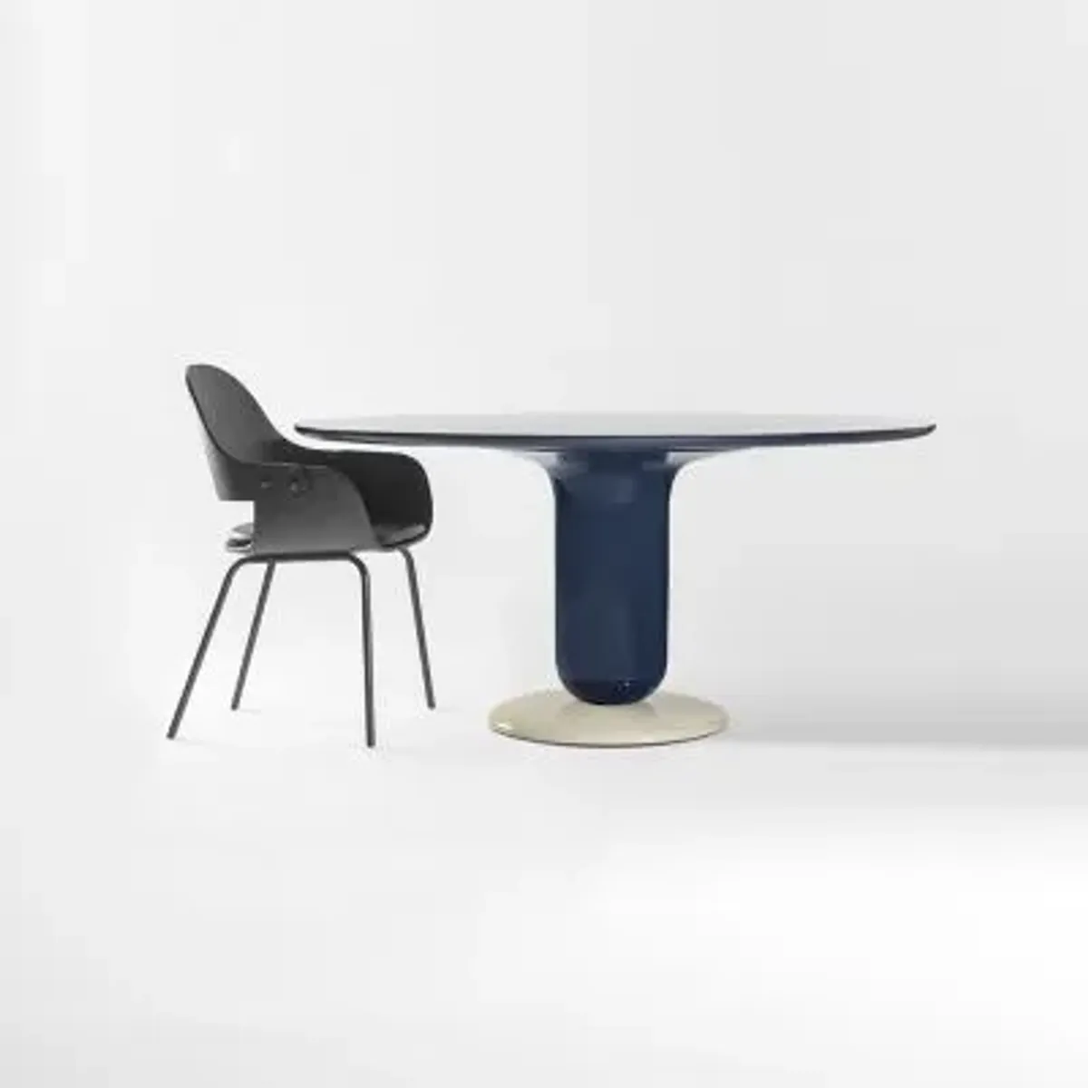 Explorer Round Dining Table 4