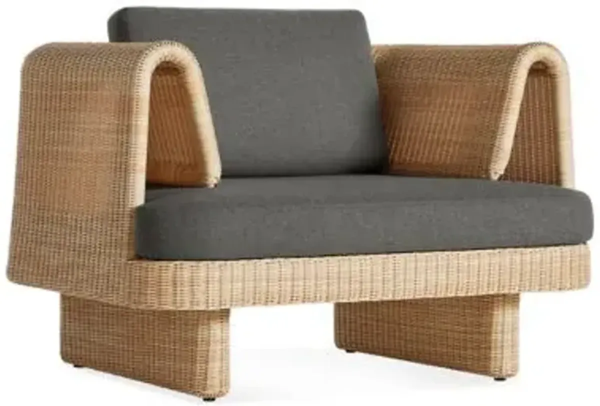 Loophole Outdoor Lounge Chair