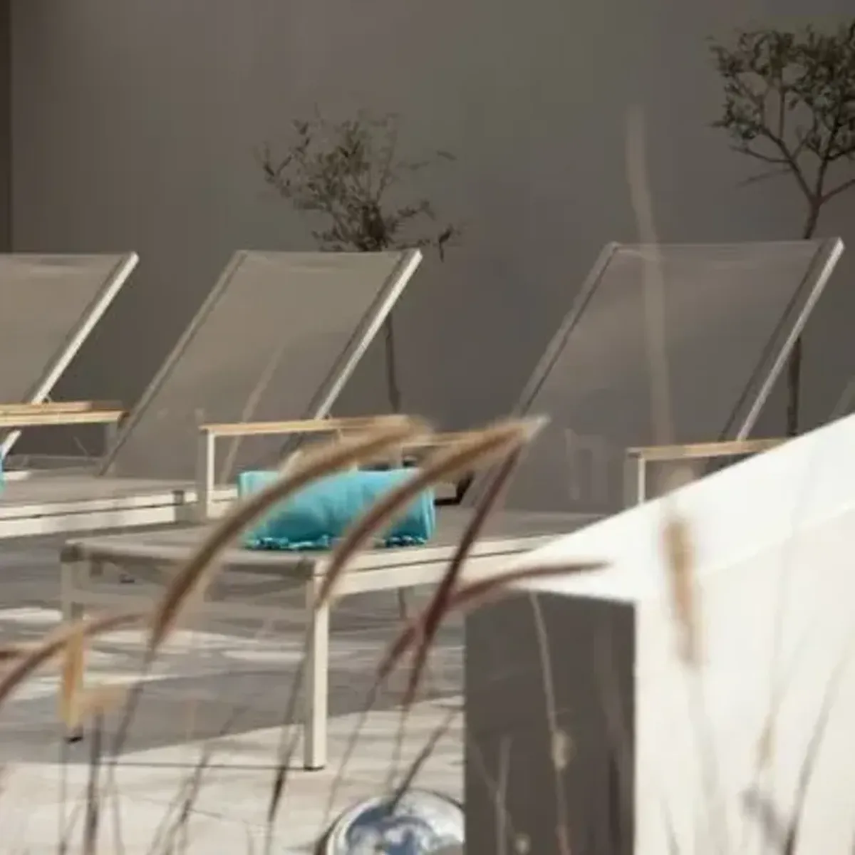Aura Outdoor Lounger