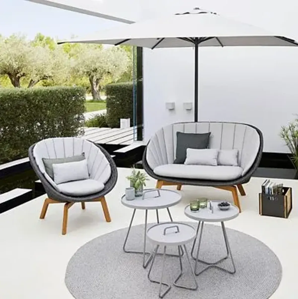 Peacock 2-Seater Outdoor Sofa