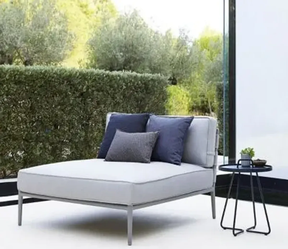 Conic Daybed